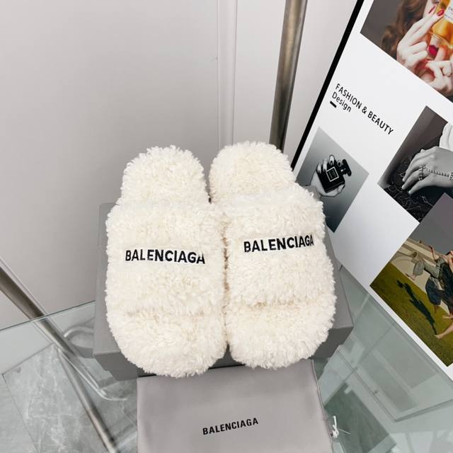 顶级版本 厚底真羊毛！新色！Balenciag 巴黎世家潮品毛拖 ！ 最新的 Political Campaign 徽标刺绣！高级感满满当当！ 欧美名媛 明星